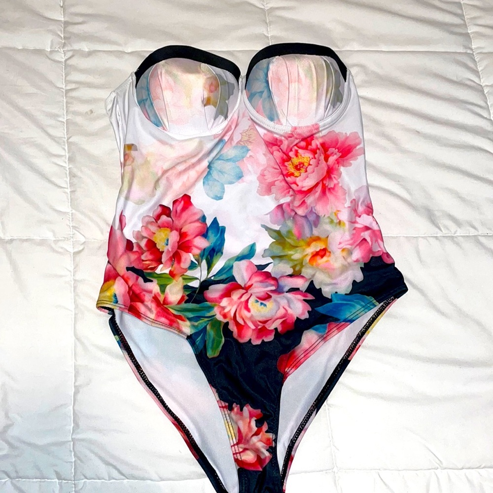 Ladies swimsuit size Small BRAND NEW Without tags